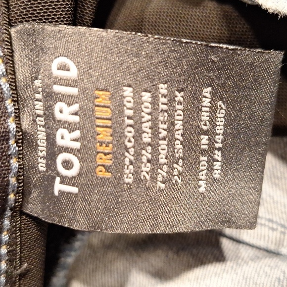 Q women's Torrid solid blue stretch dungaree capris size 30XS - Picture 6 of 7